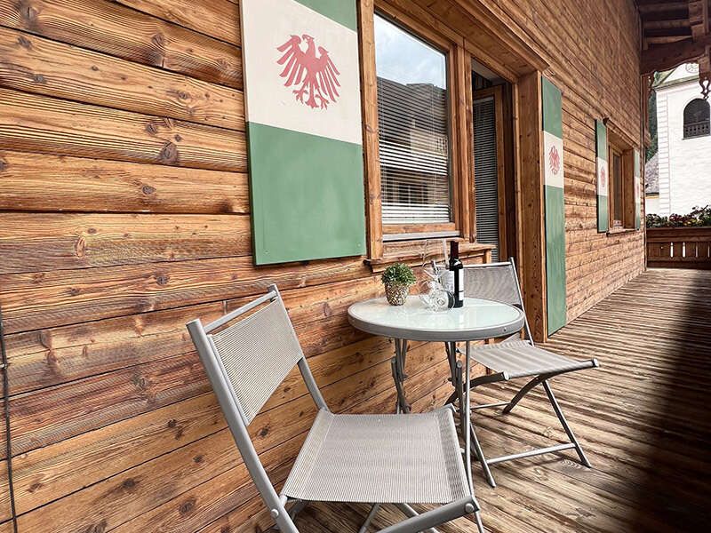 Balkon mit Sitzmöglichkeit im Zimmer 3