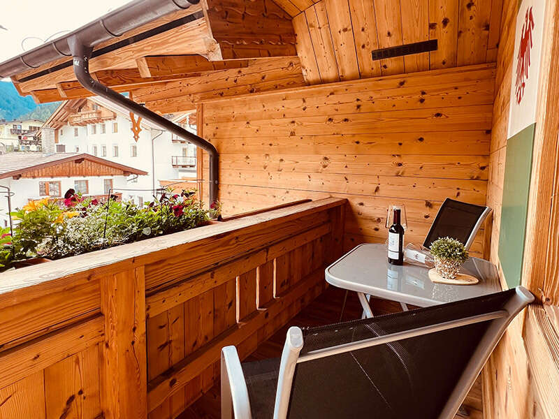 Balcony with seating option in Top 8