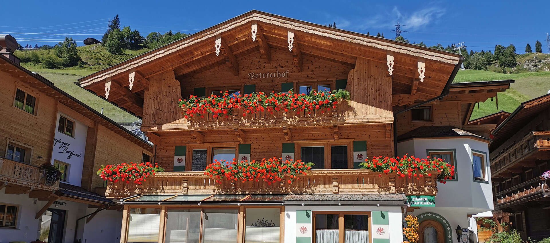 Frontale Hausansicht des Petererhofs im Zillertal