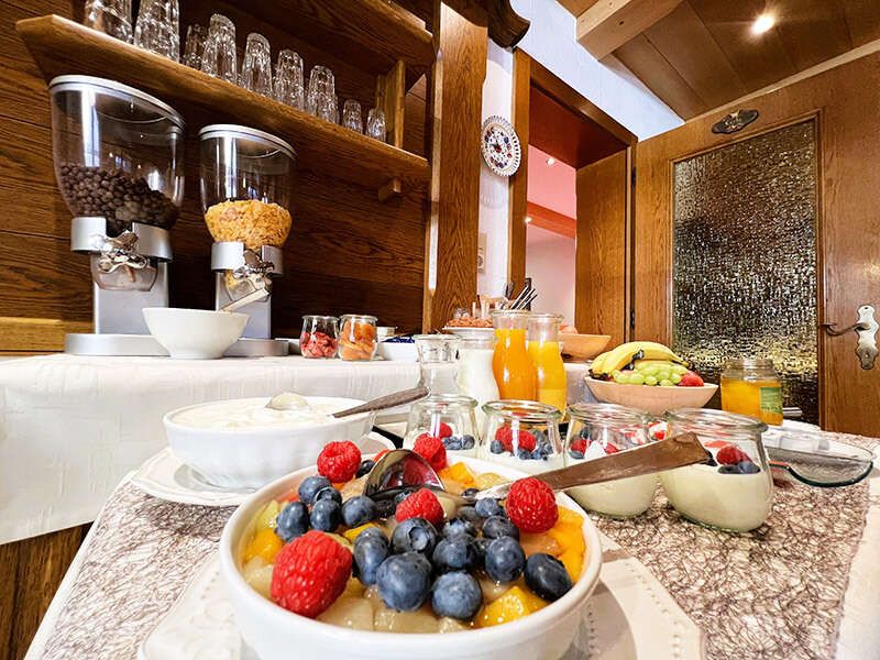  Close-up of the buffet with yogurt, juices, muesli