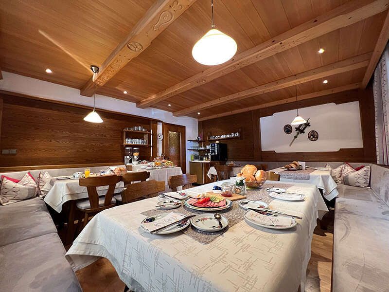 Breakfast room with set tables overlooking the door