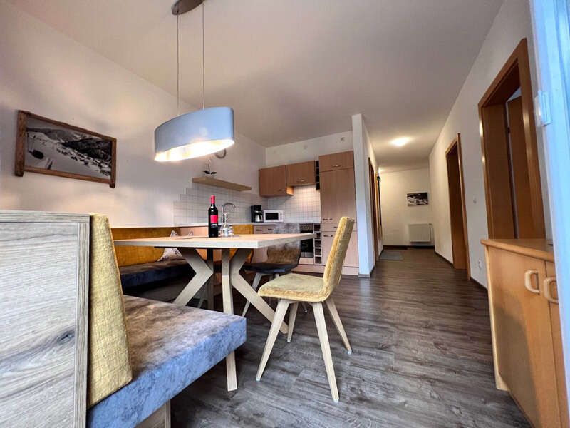 Küche und Essbereich im Appartement Top 1 im Appart Kofler